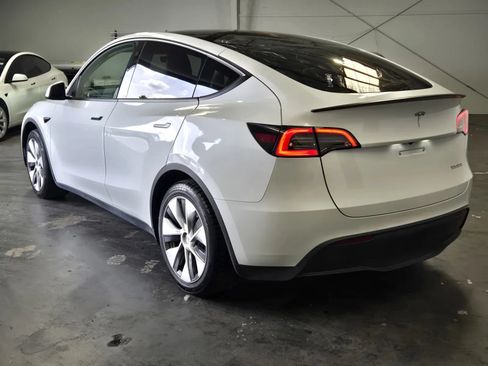 Used 2023 Tesla Model Y Long Range AWD/4WD image 2