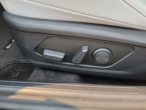 Used 2025 Hyundai Elantra Limited FWD image 17