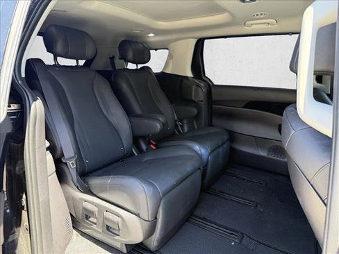 Used 2025 Kia Carnival SX Prestige FWD image 16