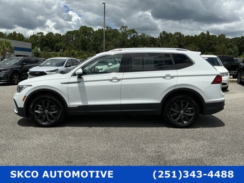 Used 2024 Volkswagen Tiguan SE FWD image 3