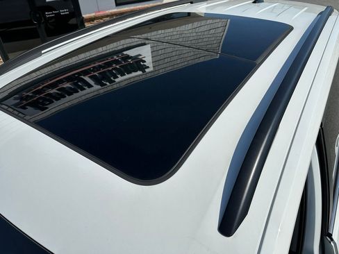 Used 2024 Volkswagen Atlas SE w/ Panoramic Sunroof Package FWD image 12