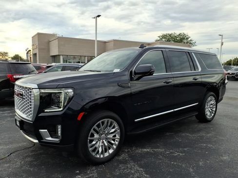 Used 2023 GMC Yukon XL Denali w/ Advanced Technology Package AWD/4WD image 13