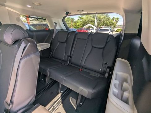 Certified 2024 Kia Carnival SX Prestige FWD image 15