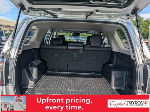 Used 2023 Toyota 4Runner TRD Off-Road Premium w/ Moonroof Package AWD/4WD image 11