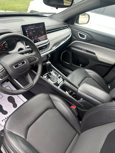 Used 2024 Jeep Compass Latitude AWD/4WD image 51