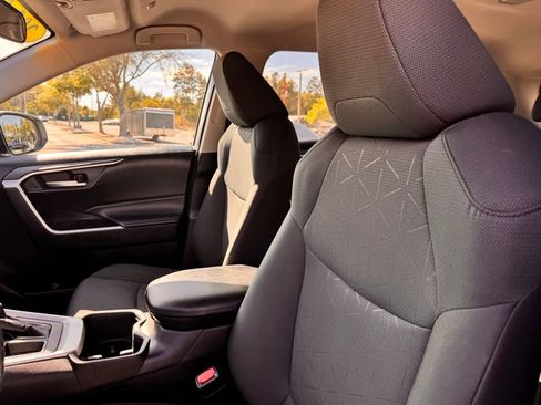 Used 2024 Toyota RAV4 XLE FWD image 34