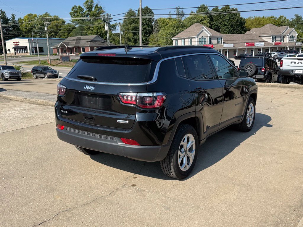 Used 2025 Jeep Compass Latitude w/ Sun & Sound Group AWD/4WD image 6