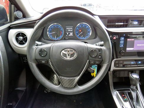 Used 2017 Toyota Corolla LE w/ Carpet Mat Package (TMS) image 23