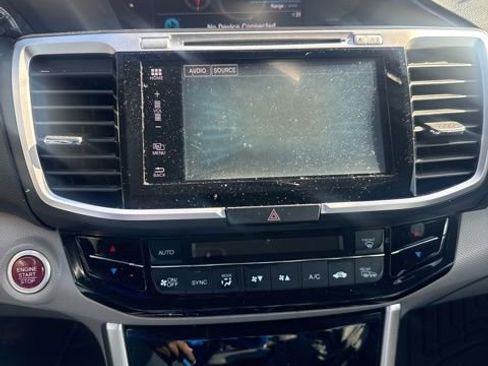 Used 2017 Honda Accord EX-L image 10