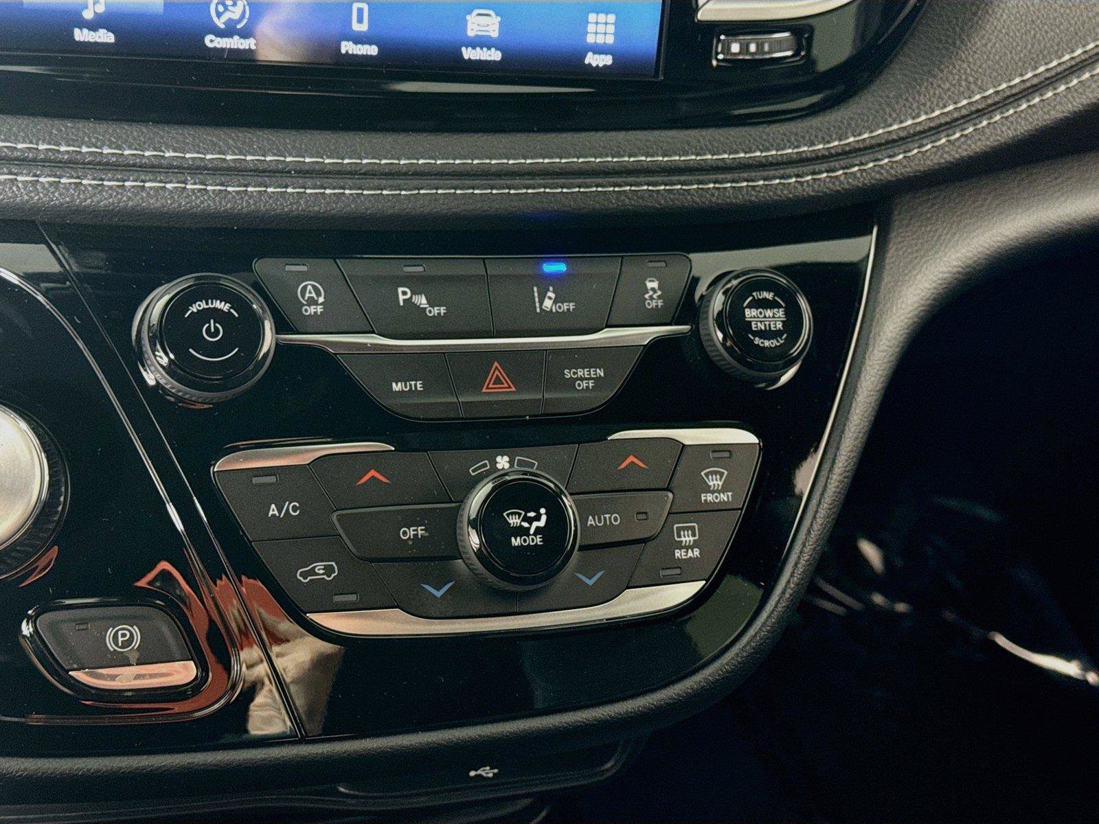 New 2027 Chrysler Pacifica Select AWD/4WD image 9