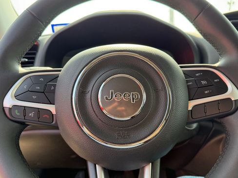 Used 2023 Jeep Renegade Altitude AWD/4WD image 9