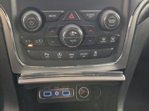 Used 2020 Jeep Grand Cherokee Laredo RWD image 21