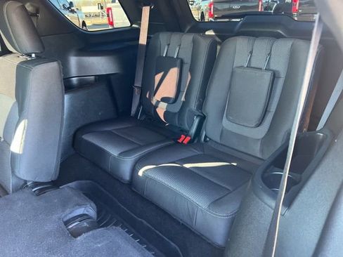 Used 2018 Ford Explorer XLT image 19