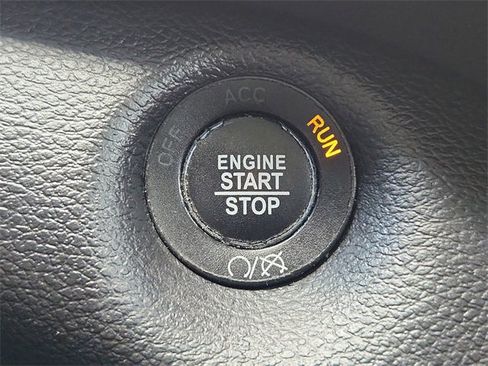 Used 2019 Jeep Cherokee Limited w/ Luxury Group image 17