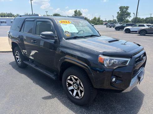 Used 2024 Toyota 4Runner TRD Off-Road Premium w/ Moonroof Package AWD/4WD image 4