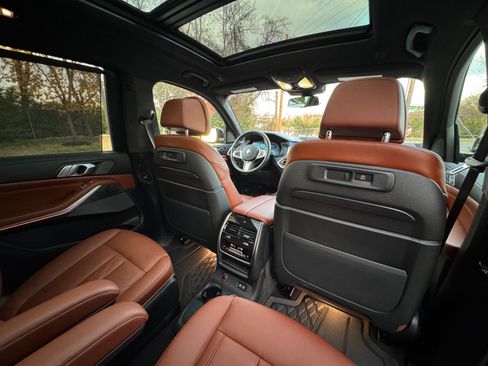 Used 2022 BMW X7 M50i image 52