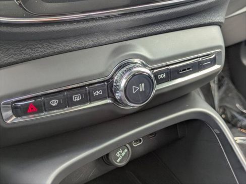 Used 2023 Volvo XC40 Recharge Ultimate AWD/4WD image 17