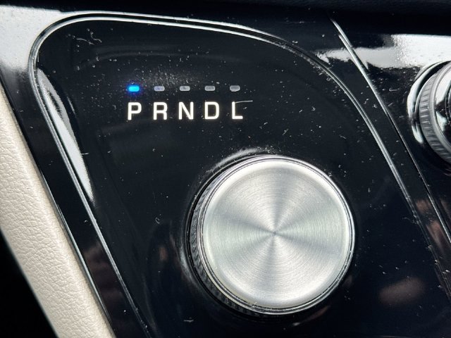 Used 2022 Chrysler Pacifica Touring-L w/ Uconnect Theater Family Group FWD image 16