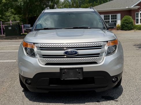 Used 2014 Ford Explorer XLT w/ Equipment Group 202A AWD/4WD image 8