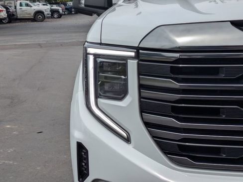 Used 2024 GMC Sierra 1500 AT4 w/ Technology Package AWD/4WD image 10