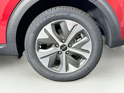 Used 2022 Kia Niro EX FWD image 11