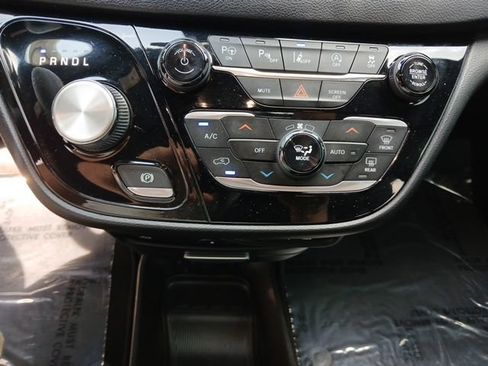 Used 2020 Chrysler Pacifica Touring-L Plus FWD image 53