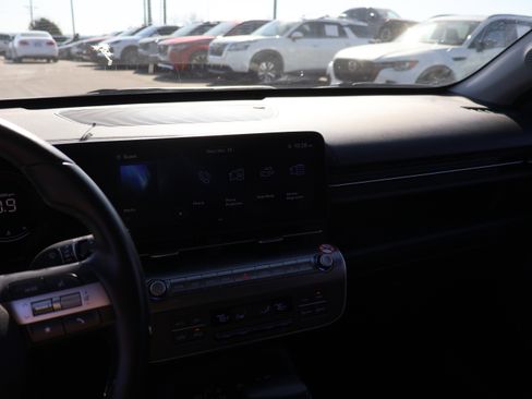 Used 2025 Hyundai Kona SEL image 31