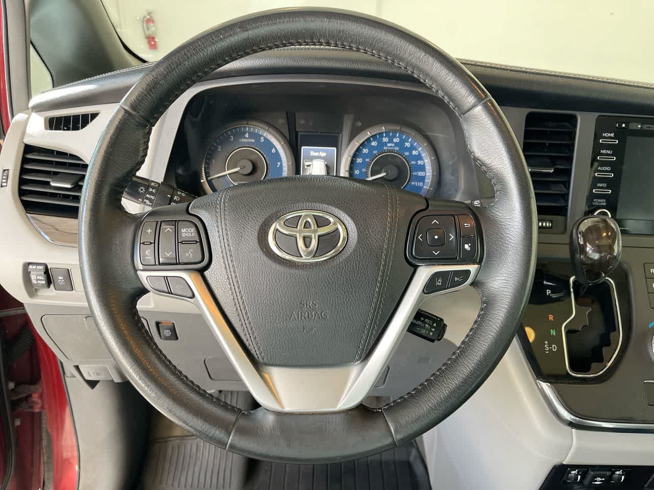 Used 2018 Toyota Sienna XLE FWD image 14