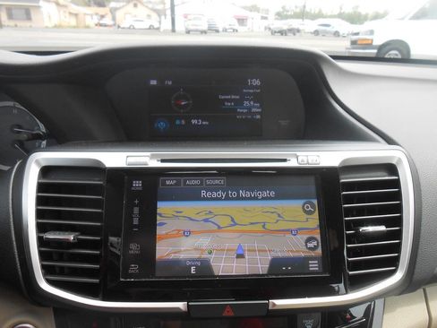 Used 2017 Honda Accord EX-L image 13