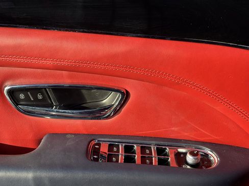 Used 2022 Bentley Bentayga image 17