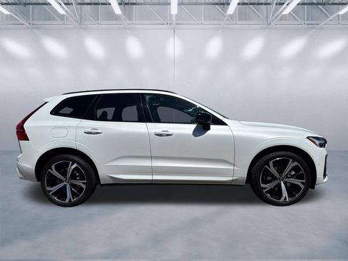 Used 2022 Volvo XC60 B6 R-Design w/ Advanced Package AWD/4WD image 3