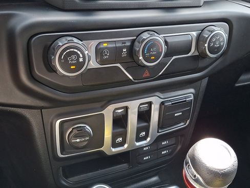 Used 2018 Jeep Wrangler Sport AWD/4WD image 16