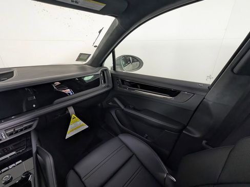 New 2026 Porsche Cayenne GTS image 21