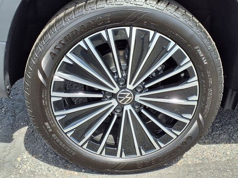 New 2026 Volkswagen Taos SE image 7