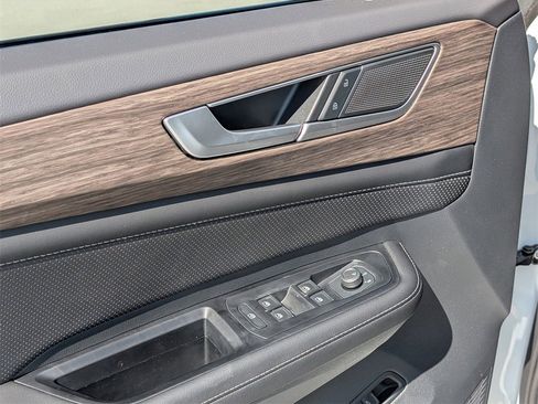 New 2025 Volkswagen Atlas SEL image 11