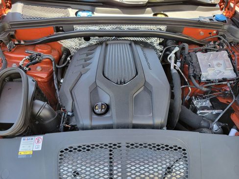 Certified 2023 Porsche Macan AWD/4WD image 34
