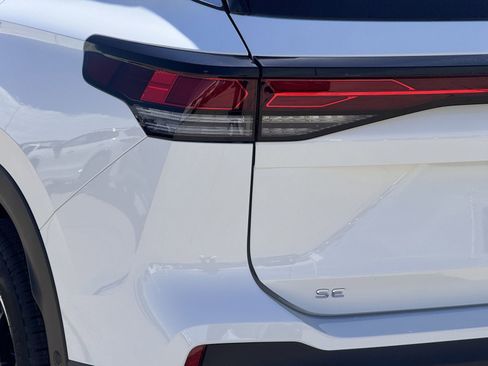 New 2026 Volkswagen Tiguan SE FWD image 12