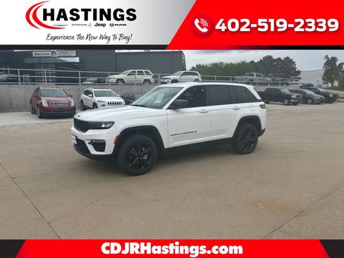 Used 2023 Jeep Grand Cherokee Limited w/ Luxury Tech Group II AWD/4WD image 1