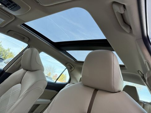 Used 2018 Toyota Camry XLE image 16