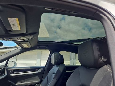 Certified 2025 Porsche Cayenne Coupe image 17