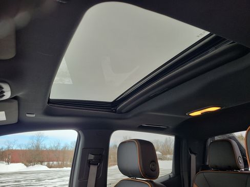 Used 2023 GMC Canyon AT4 w/ LPO, Sports Bar Package image 28