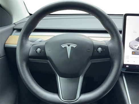 Used 2021 Tesla Model Y Long Range image 18