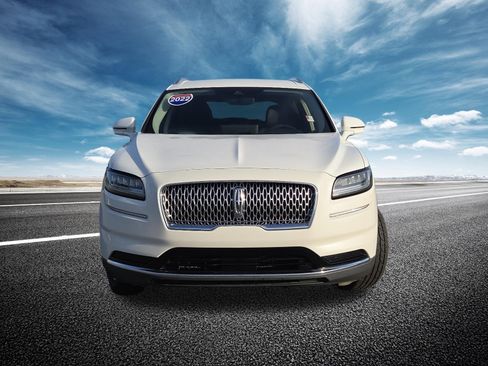 Used 2022 Lincoln Nautilus FWD w/ Premium Package image 15