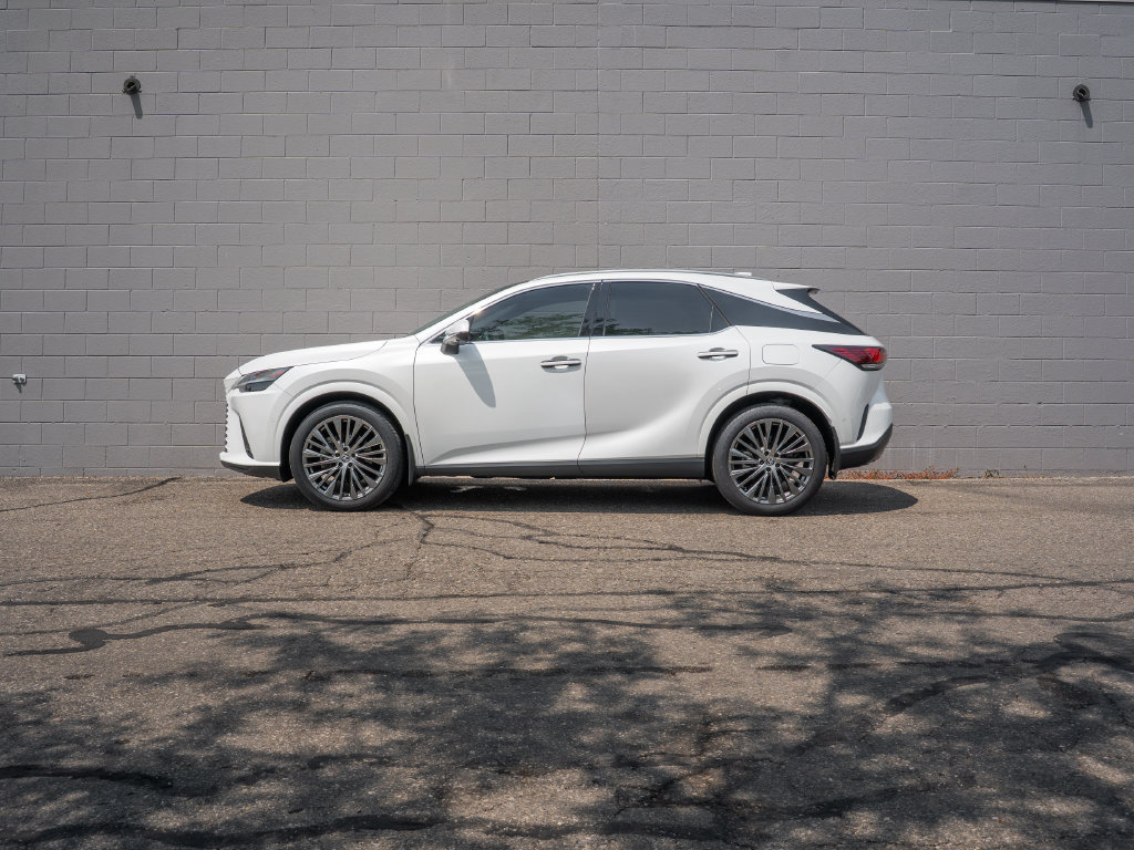 Used 2023 Lexus RX 350 FWD w/ Cold Area Package image 2