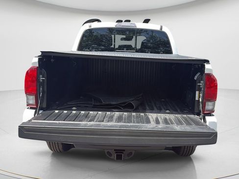 Used 2022 Toyota Tacoma SR5 w/ Technology Package RWD image 9