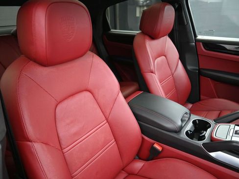 Certified 2022 Porsche Cayenne Turbo image 29