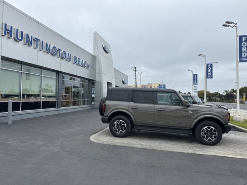 Used 2025 Ford Bronco Outer Banks AWD/4WD image 3