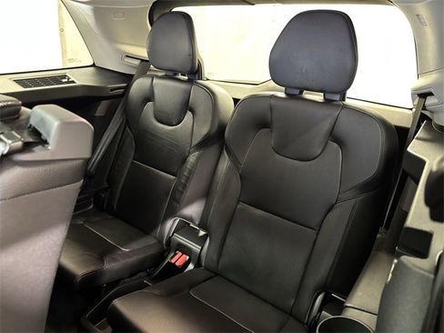 Used 2022 Volvo XC90 T6 Momentum w/ Protection Package image 15