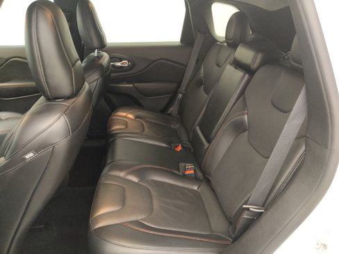 Used 2021 Jeep Cherokee Trailhawk w/ Sun, Sound & Nav Group AWD/4WD image 18