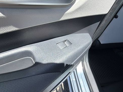 Used 2021 Toyota Corolla LE FWD image 15